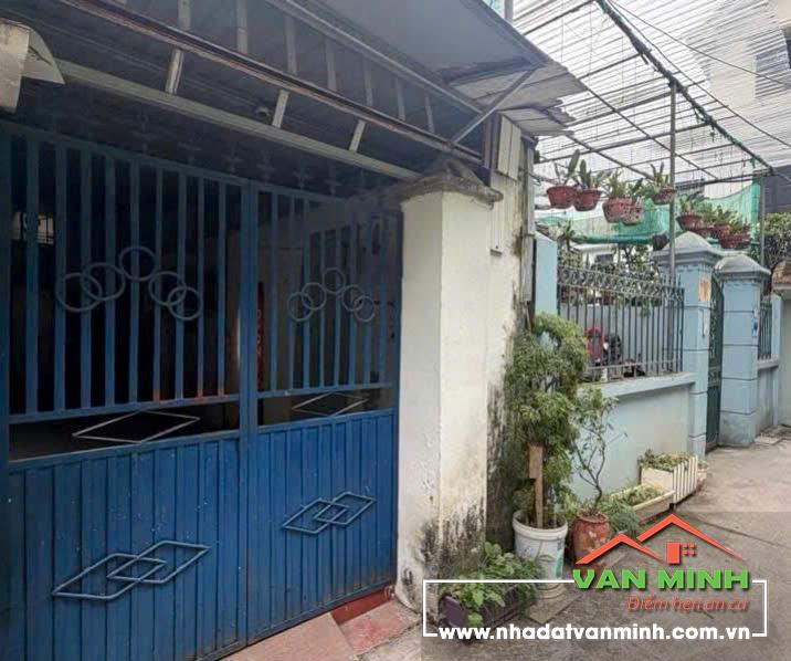 Hiếm! Bán đất tặng nhà 65m2 Phố Lụa - Ngõ ba gác - Giá chỉ 13 tỷ 