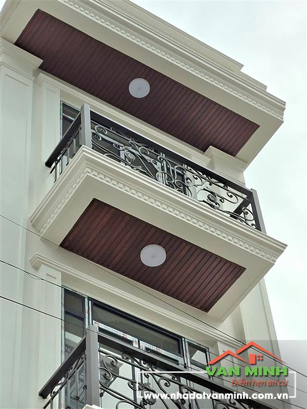 - Phân lô A51 Hồ Sen Lê Chân Hải Phòng  - 4 tầng Hướng Tây bắc. - Ô chờ thang máy. - Chỉ hơn 7 đồng