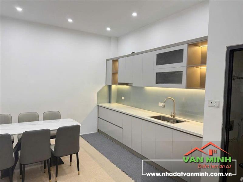 Giá chỉ 7 tỷ bán nhà ngay Phố Lụa, Vạn Phúc - 40m2 x 4 tầng full nội thất gần ô tô