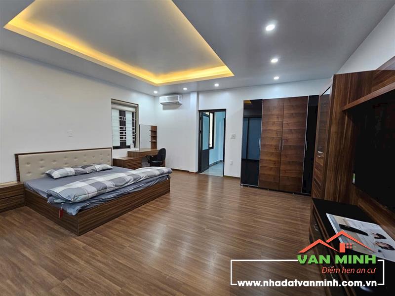 Bán nhà mặt đường lô góc Hàng Kênh mặt tiền gần 6m