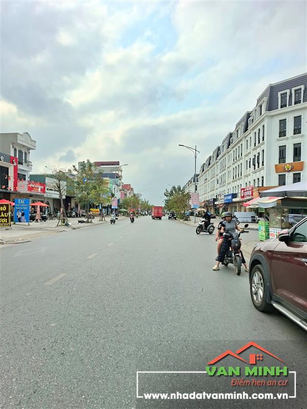 - Bán đất tuyến 2 Đường Máng Nước An Dương Hải Phòng  - Diện tích: 300m2 ngang 10m dài 30m - Đường thông 2 ô tô tránh nhau. -