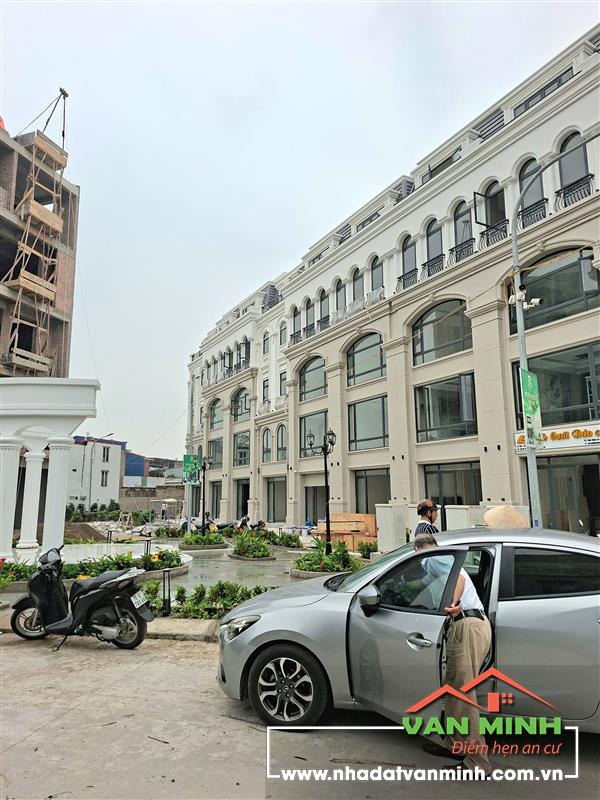 - Bán nhà 5 tầng Văn Cao Hải Phòng  - Thang máy có sân sau thoáng mát  - Tầng 1 thông view công viên và sân sau - Tầng 2 phòn