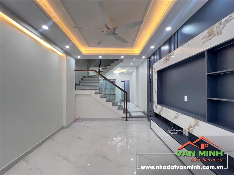 Nhà 4 tầng xây độc lập hiện đại tại Đồng Hoà - Ô tô vào tận nơi