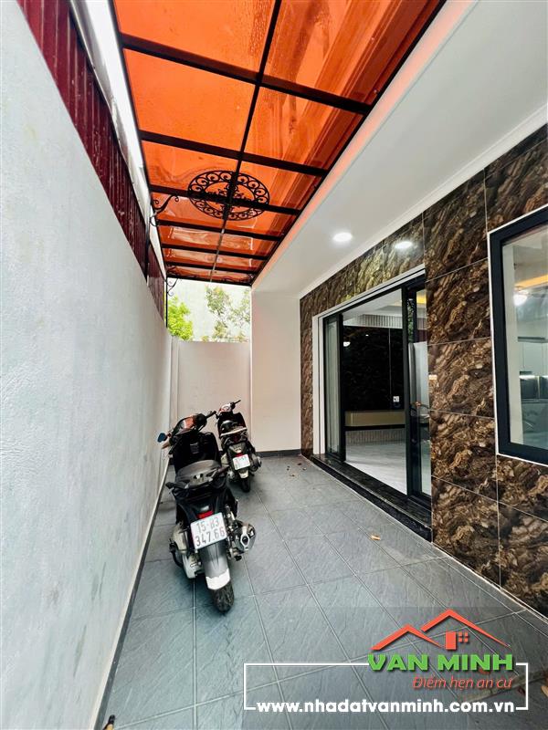Bán nhà xây mới Hồ Sen