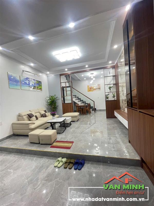 Nhà xây mới Thiên Lôi- ô tô đỗ ngày đêm 24/24 