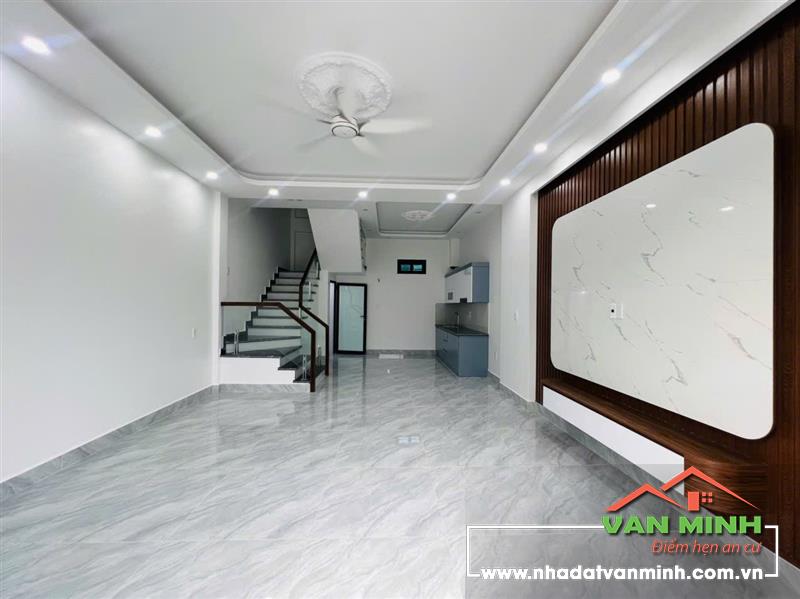 Nhà 3 tầng đường Tô Phong - Ngõ trước mặt gần 7m