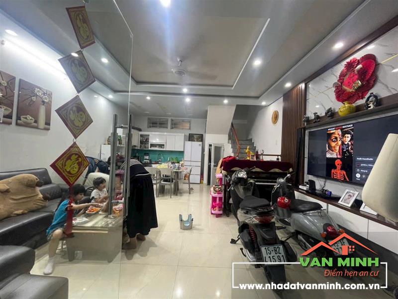 Bán nhà 4 tầng ô tô đỗ cổng phố Đông Khê, Gia Viên, HP