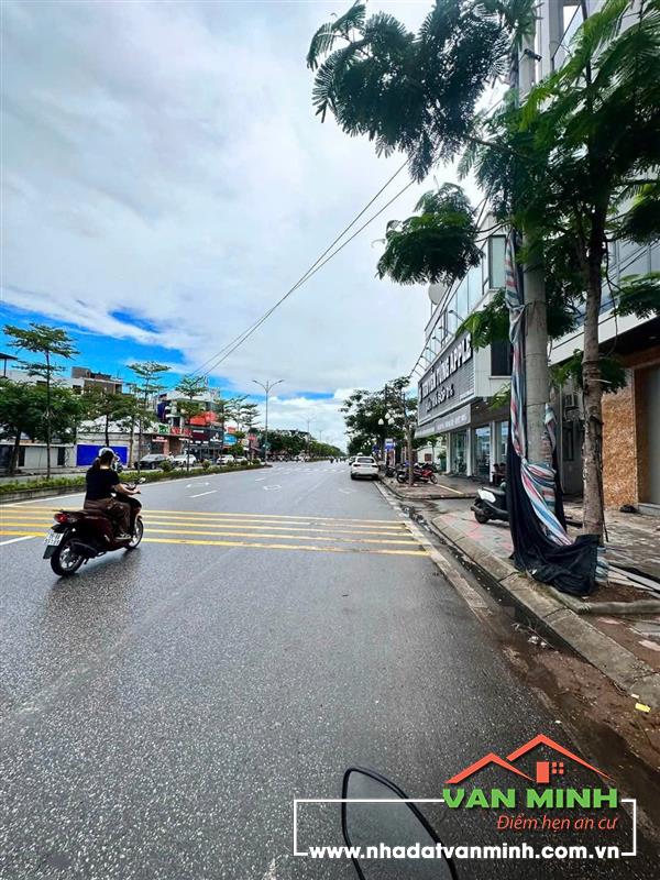 Bán nhà mặt đường Hồ Sen, Lê Chân, Hải Phòng