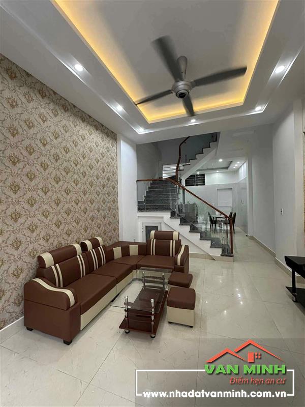 Bán nhà phố Văn Cao ngõ nông oto vào tận cửa