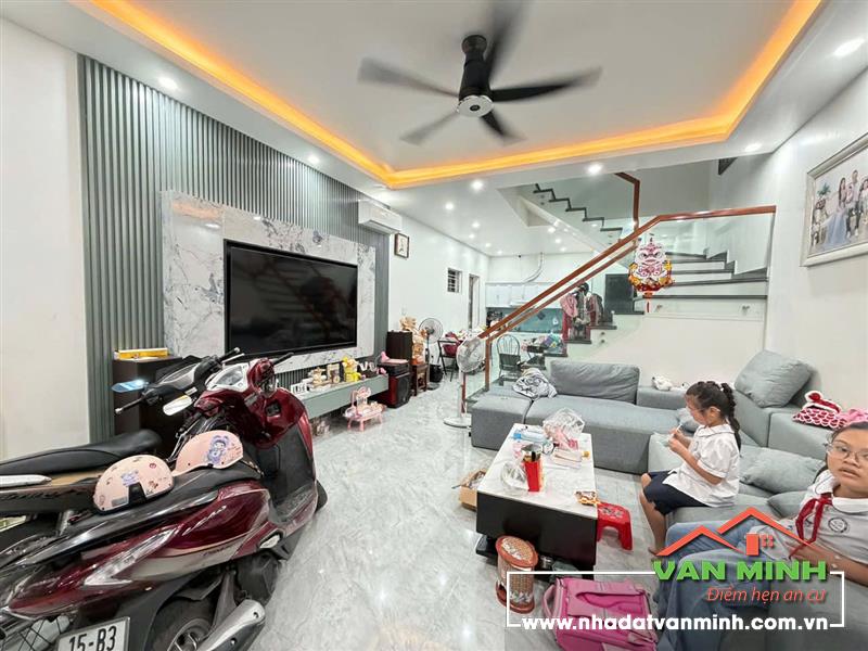 Bán nhà mặt ngõ lô góc Đằng Hải oto qua lại thoải mái